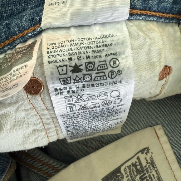 Levi's 501 Light Blue Denim Jeans with Tan Label - Picture 7 of 7